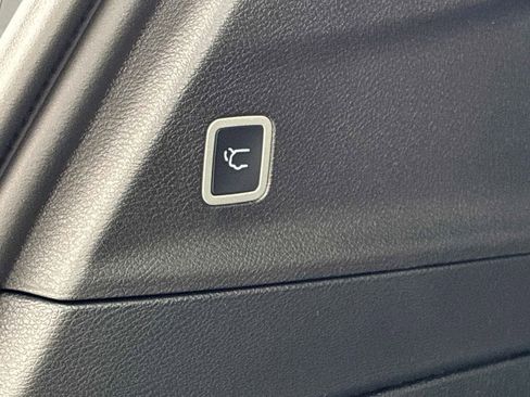 New 2026 Chrysler Pacifica Select image 5