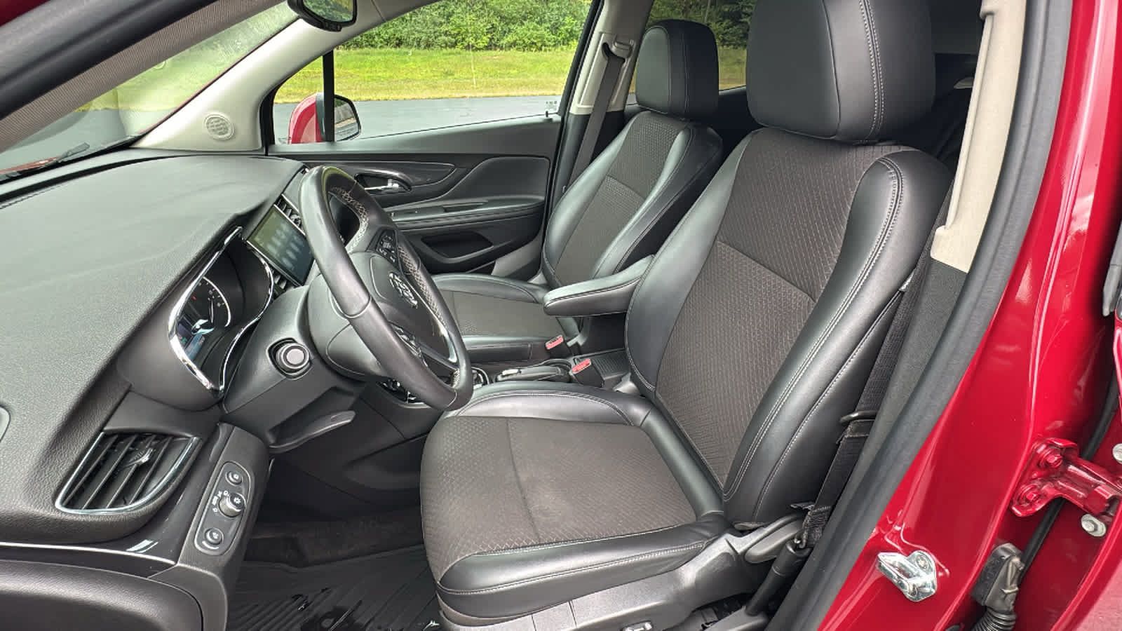Used 2019 Buick Encore Sport Touring w/ Safety Package AWD/4WD image 8