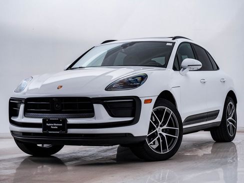 Certified 2025 Porsche Macan image 1