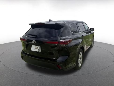 Used 2025 Toyota Highlander LE FWD image 14