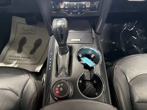 Used 2018 Ford Explorer XLT w/ Equipment Group 202A AWD/4WD image 17