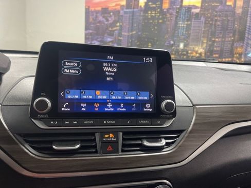 Used 2024 Nissan Altima 2.5 SV image 16