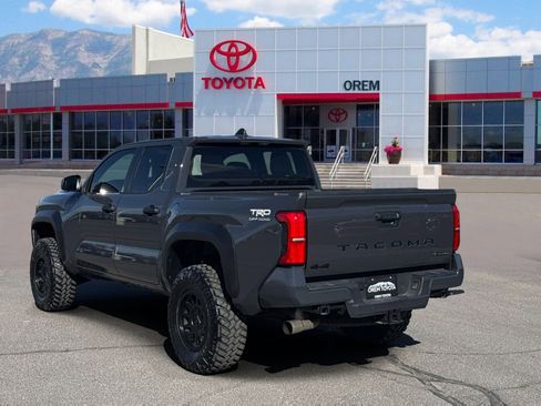 Used 2025 Toyota Tacoma TRD Off-Road AWD/4WD image 5