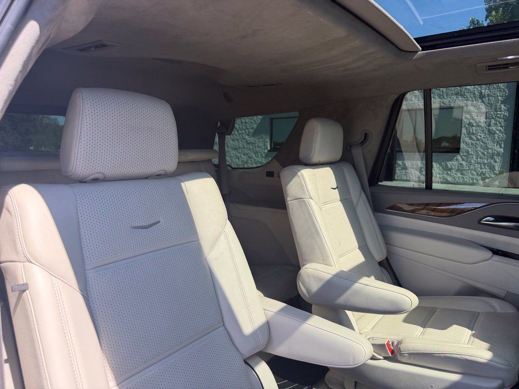 Used 2021 Cadillac Escalade Premium Luxury Platinum AWD/4WD image 28