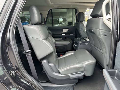 Certified 2025 Ford Expedition Active image 12