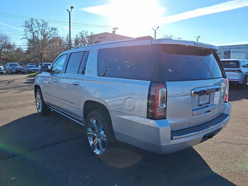 Used 2019 GMC Yukon XL Denali w/ Denali Ultimate Package image 4