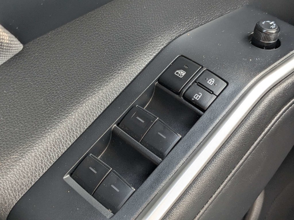 Used 2025 Toyota Highlander LE FWD image 25