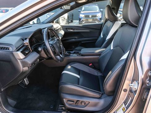 Used 2025 Toyota Camry SE FWD image 19