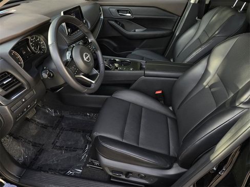 Used 2023 Nissan Rogue SV w/ SV Premium B Package image 21