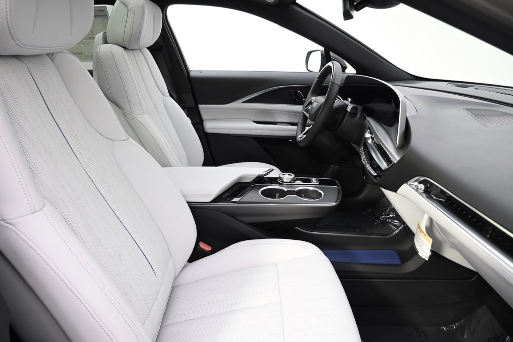 New 2026 Cadillac Lyriq Luxury AWD/4WD image 16