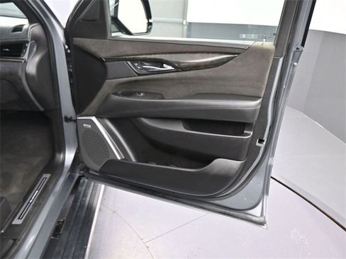 Used 2019 Cadillac Escalade Platinum image 11