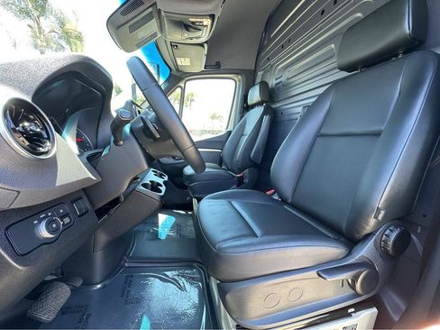 Used 2023 Mercedes-Benz Sprinter 2500 image 8