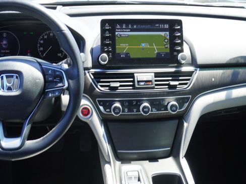 Used 2018 Honda Accord Touring image 16