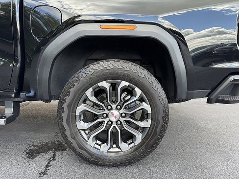 Used 2024 GMC Canyon Denali image 10