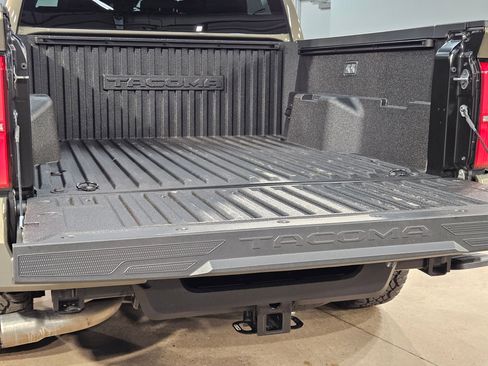 Used 2025 Toyota Tacoma TRD Sport AWD/4WD image 18