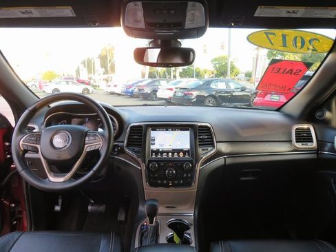 Used 2017 Jeep Grand Cherokee Limited image 21