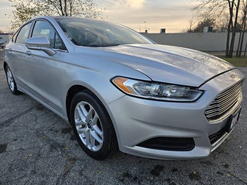 Used 2014 Ford Fusion SE FWD image 3
