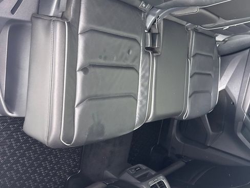 Used 2018 Volkswagen Tiguan SEL Premium image 25