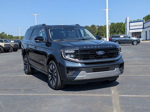 Certified 2025 Ford Expedition Platinum w/ Driver's Package AWD/4WD image 1