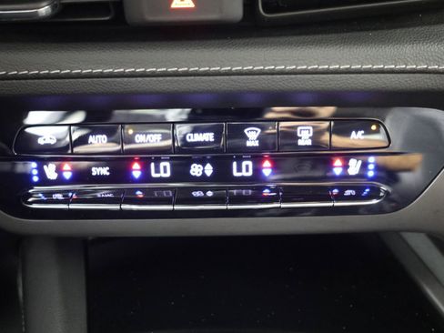 Used 2023 Buick Envision Avenir AWD/4WD image 18