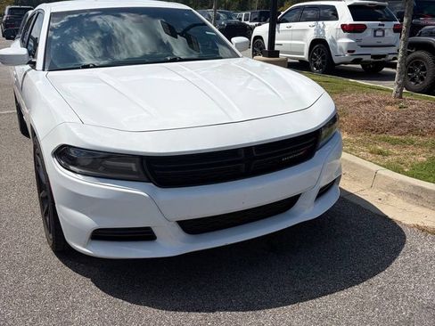 Used 2019 Dodge Charger SXT RWD image 16