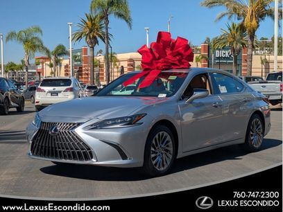New 2025 Lexus ES 300h w/ Luxury Package