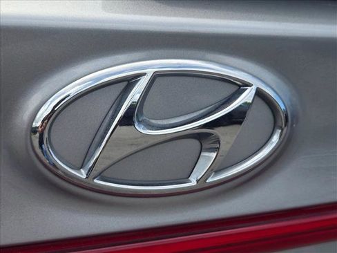 Used 2023 Hyundai Santa Fe SEL FWD image 5