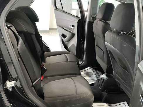 Used 2017 Chevrolet Trax LT AWD/4WD image 12