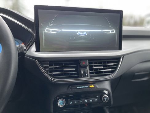 Used 2024 Ford Escape Platinum image 15