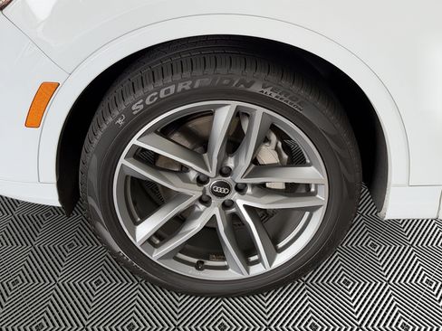 Used 2018 Audi Q7 3.0T Prestige w/ Prestige Package AWD/4WD image 12