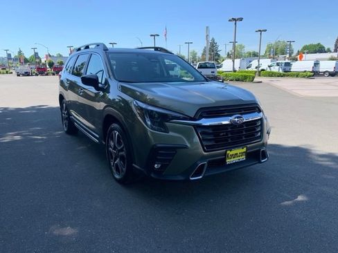 Used 2025 Subaru Ascent Touring AWD/4WD image 9