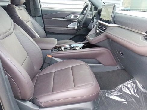 New 2026 Ford Explorer Platinum image 32