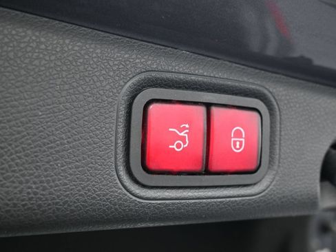 Used 2019 Mercedes-Benz E 300 image 40