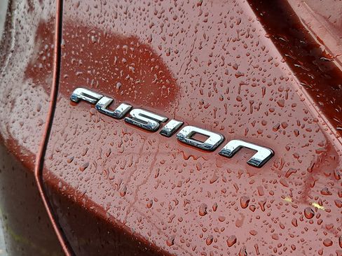 Used 2015 Ford Fusion SE w/ Equipment Group 202A image 28