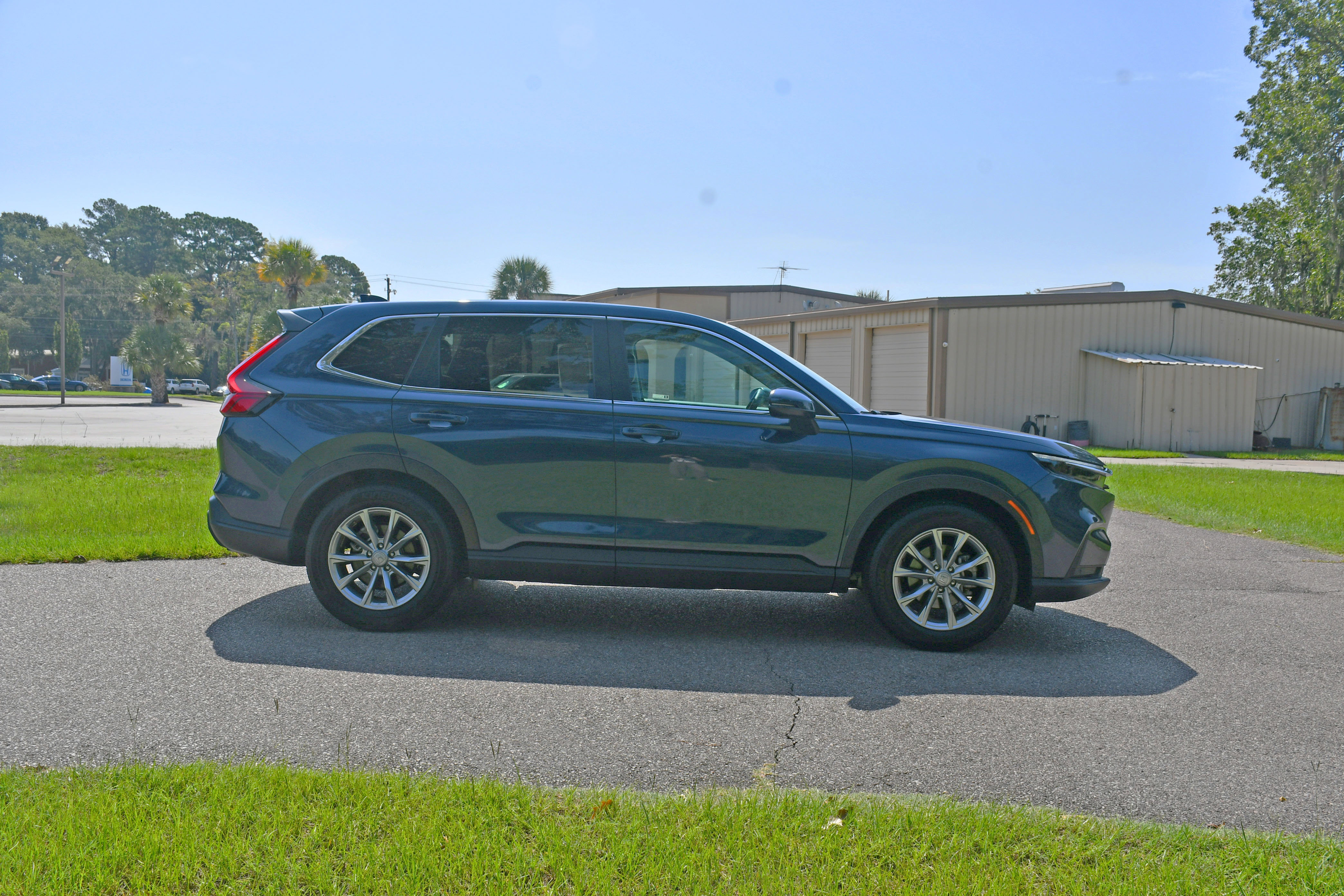 Used 2025 Honda CR-V EX-L image 5