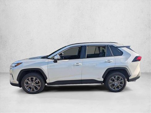 Used 2022 Toyota RAV4 XLE Premium AWD/4WD image 6