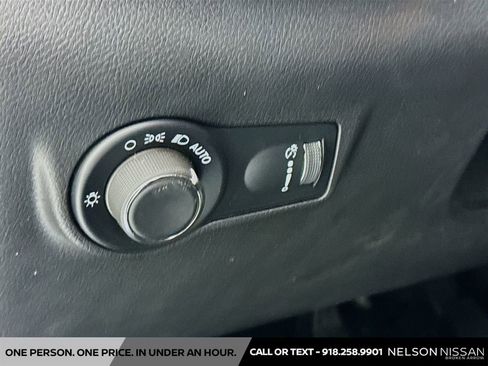 Used 2025 Jeep Compass Sport w/ Mopar Graphics Package image 10