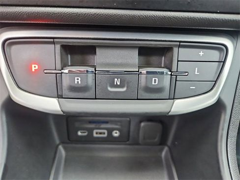 Used 2024 GMC Terrain SLT image 16