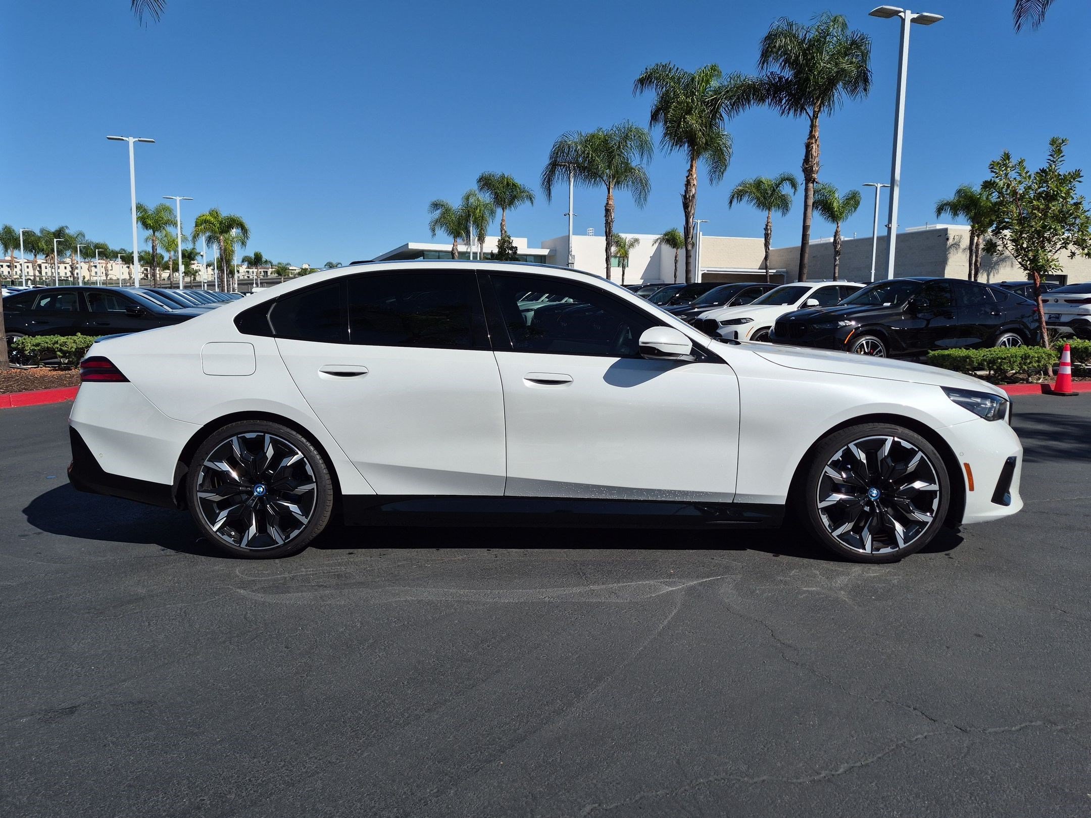 Used 2024 BMW i5 eDrive40i w/ Executive Package RWD image 11