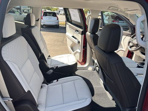 Used 2027 GMC Acadia Denali FWD image 25