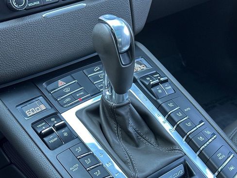 Used 2018 Porsche Macan S image 24