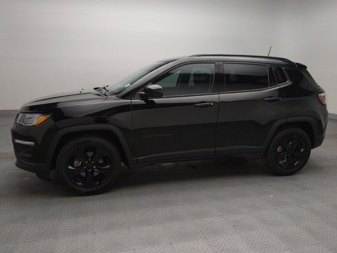 Used 2019 Jeep Compass Latitude FWD image 2