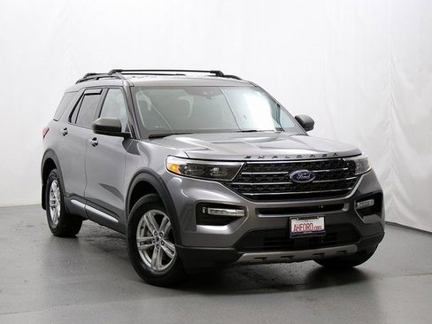 Used 2022 Ford Explorer XLT w/ Equipment Group 202A image 1