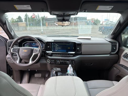 Used 2023 Chevrolet Silverado 1500 LTZ w/ Technology Package AWD/4WD image 9