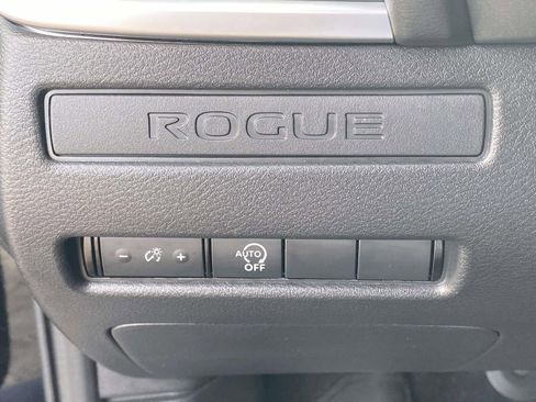 Used 2025 Nissan Rogue S FWD image 17