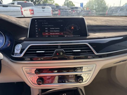 Used 2018 BMW 750i xDrive AWD/4WD image 17