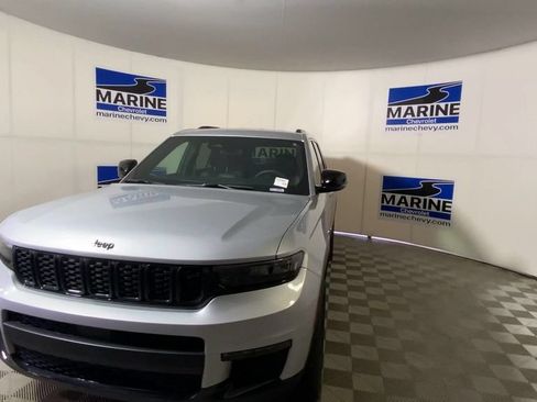 Used 2024 Jeep Grand Cherokee L Limited w/ Black Appearance Package RWD image 5