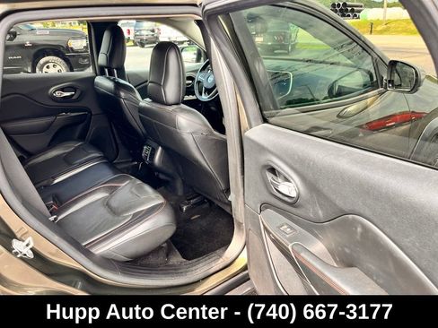 Used 2016 Jeep Cherokee Trailhawk w/ Comfort/Convenience Group AWD/4WD image 10