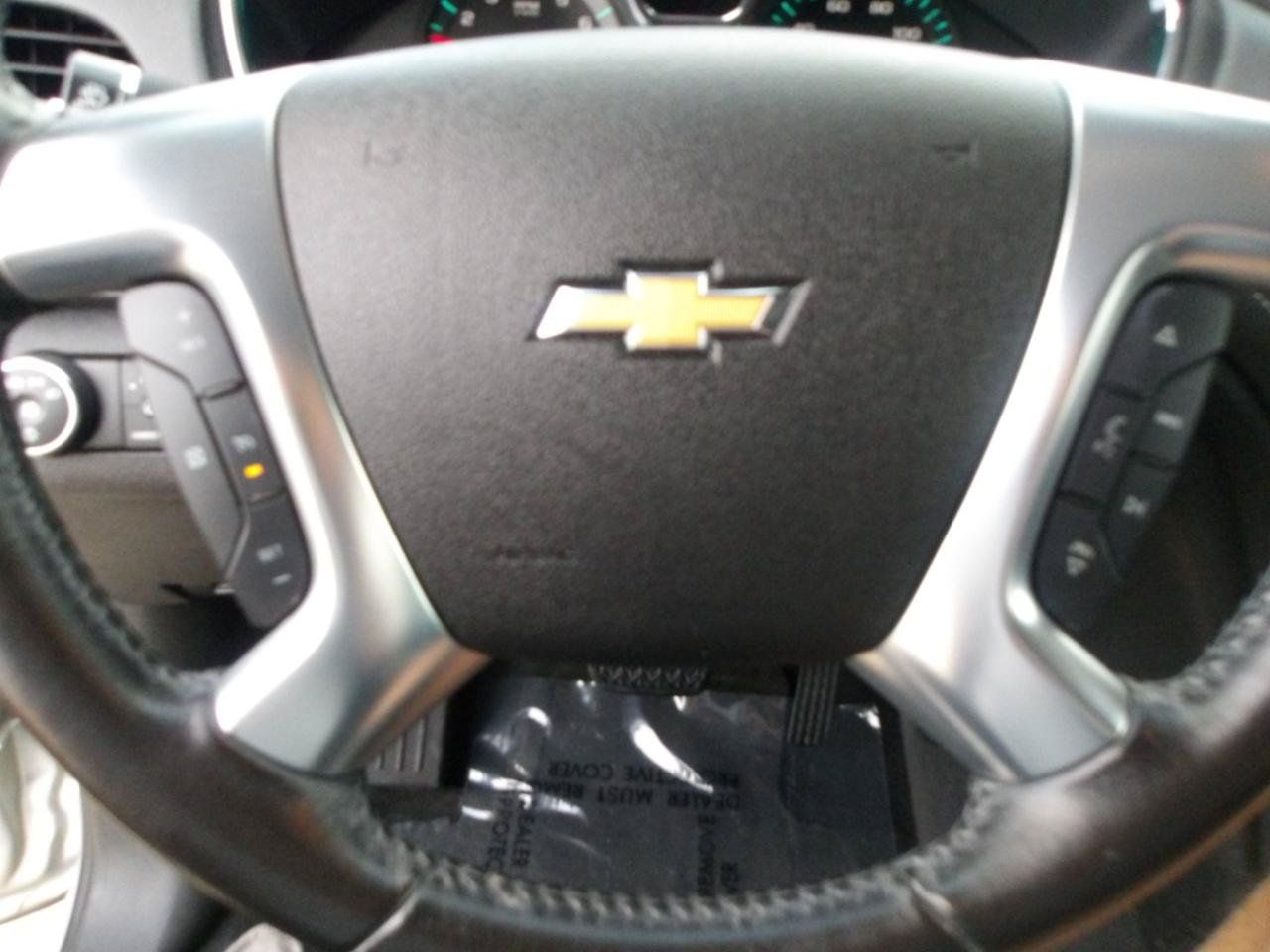 Used 2017 Chevrolet Traverse LT FWD image 16