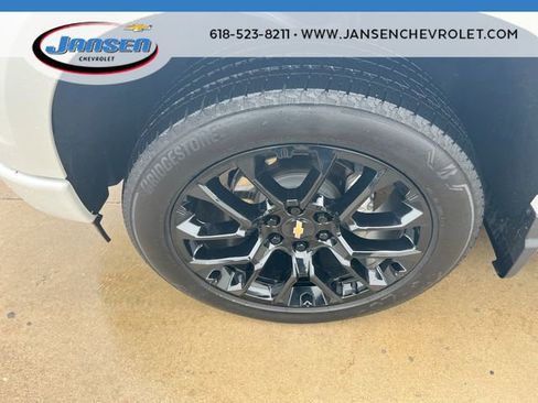 Used 2025 Chevrolet Silverado 1500 High Country w/ Technology Package AWD/4WD image 33